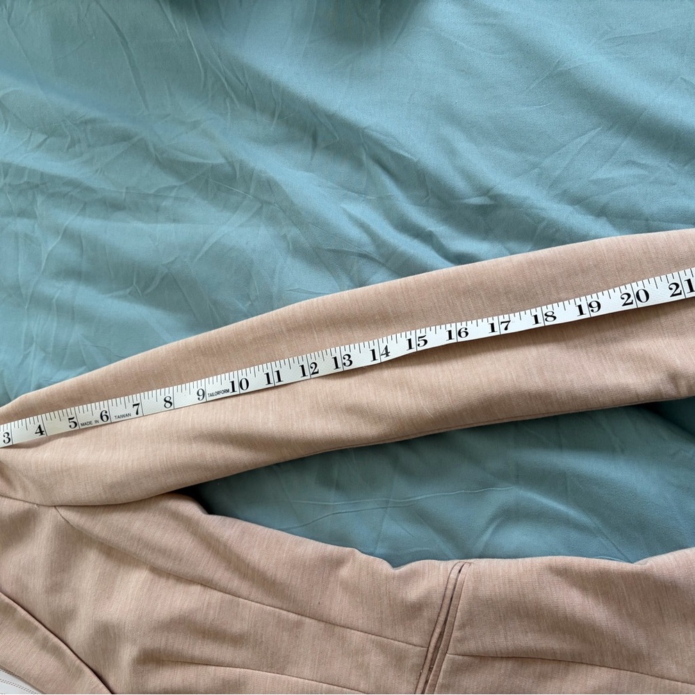 3/$15! H&M Classic Light Pink Women's Blazer - Picture 8 of 9